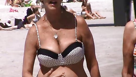 Busty Candid Bouncing Beach  Free Videos - Watch, Download and Enjoy  Busty Candid Bouncing Beach