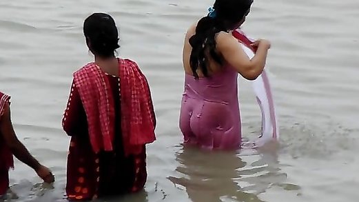 Desi Bathing Ganga Snan Free Videos - Watch, Download and Enjoy Desi Bathing Ganga Snan