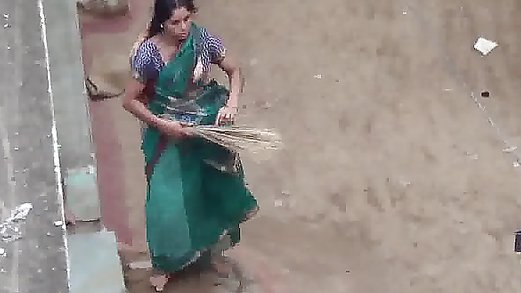 Indian Maid Sweeping Free Videos - Watch, Download and Enjoy Indian Maid Sweeping