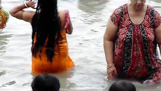 Indian River Bathing Ganga Free Videos - Watch, Download and Enjoy Indian River Bathing Ganga