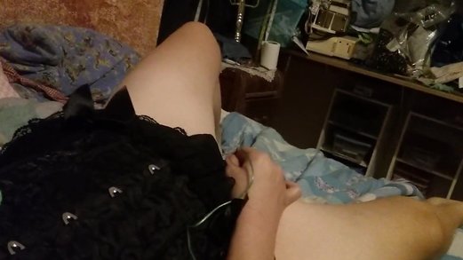MILF using a vibrator to get second orgasm that morning.