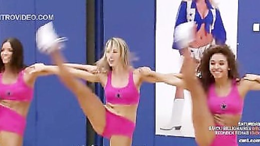 Cheerleaders doing the famous split