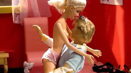 Cindy and Ken visit Barbie on Washday