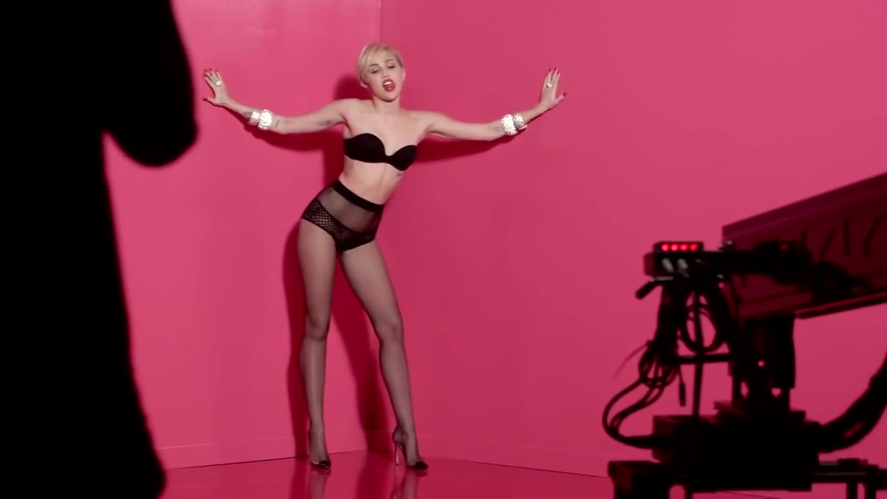 Miley Cyrus - Sexy Pantyhose.