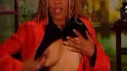 Debra Wilson of MADtv Flashes her Boobs