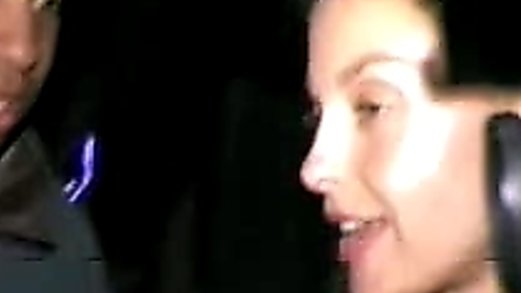 Ashley Judd flashes boobs to paparazzi