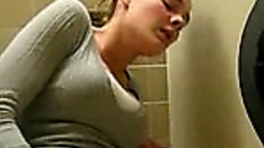 girl surprise during orgasm in toilet !!!